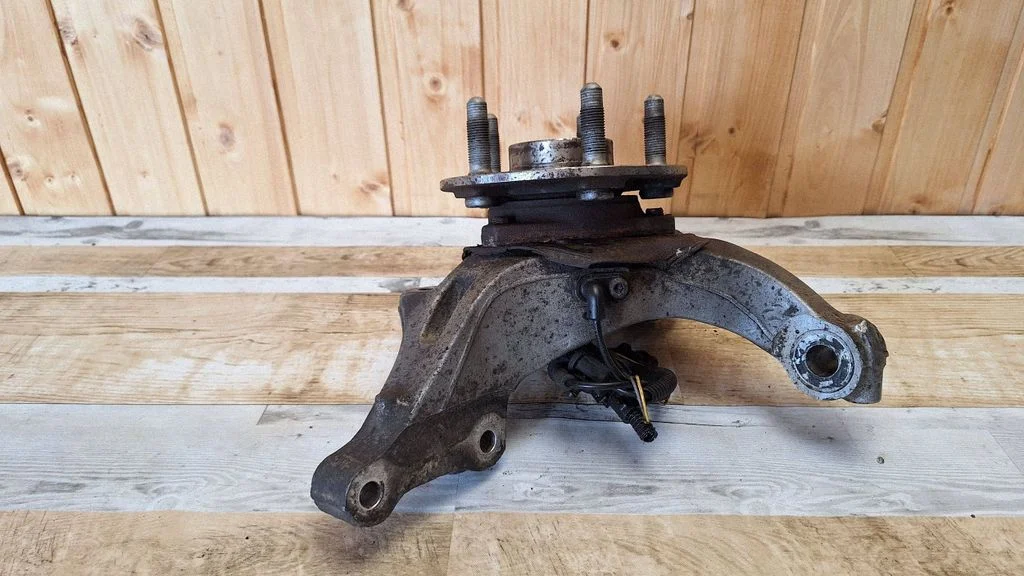 Front wheel hub – front right
