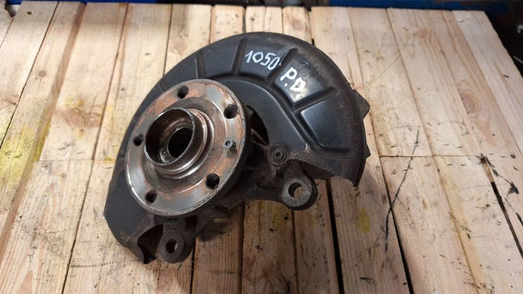 Front wheel hub – front right