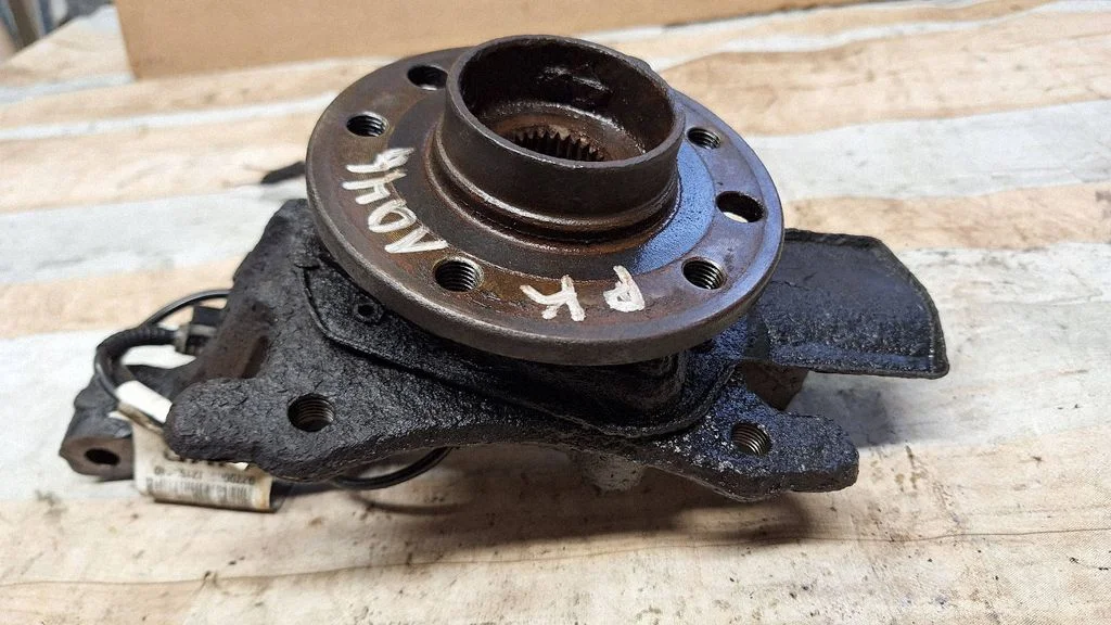 Front wheel hub – front left