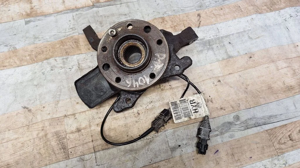 Front wheel hub – front right