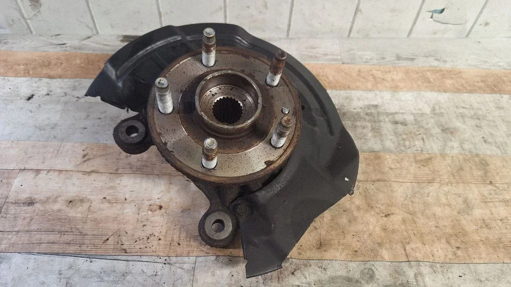 Front wheel hub – front left