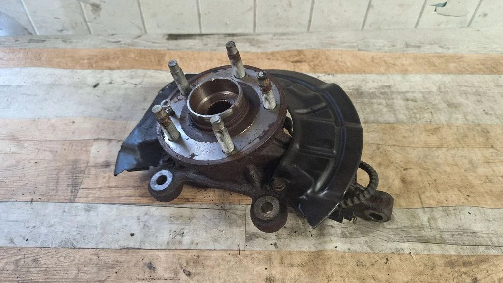 Front wheel hub – front right
