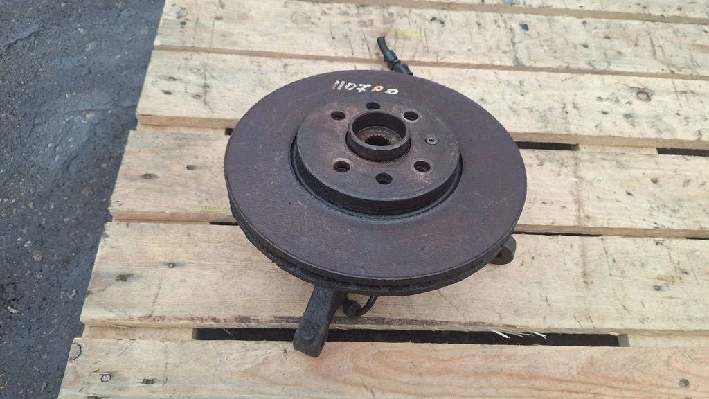 Front wheel hub – front right
