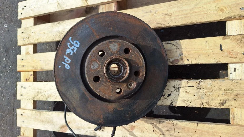 Front wheel hub – front right