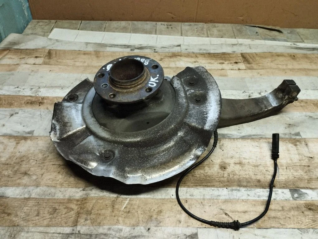 Front wheel hub – front right