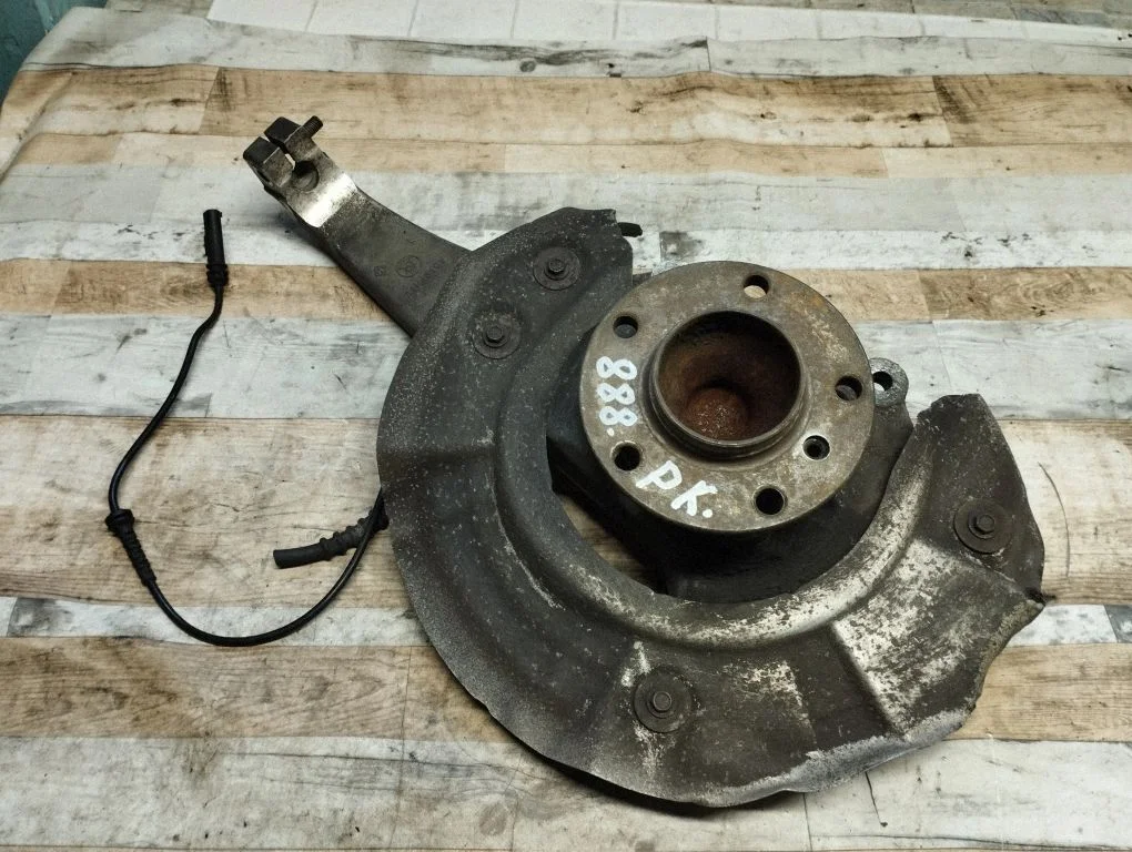 Front wheel hub – front left