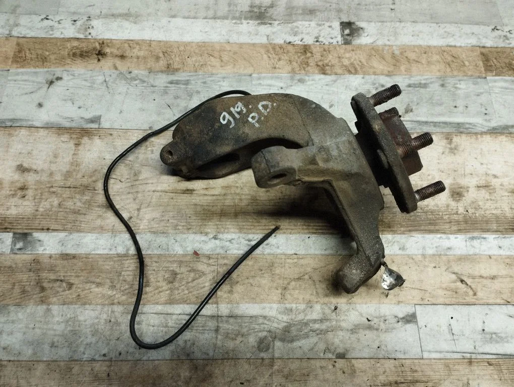 Front wheel hub – front right