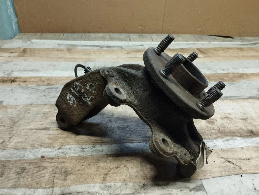 Front wheel hub – front left