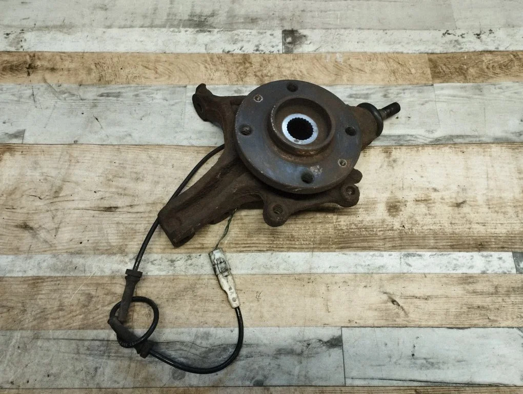 Front wheel hub – front left