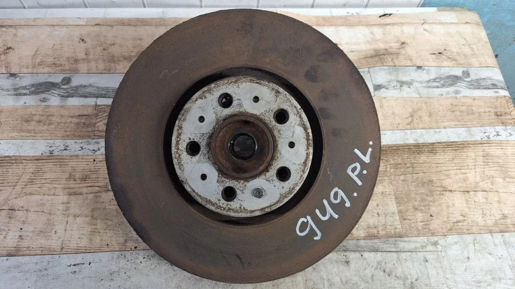 Front wheel hub – front left
