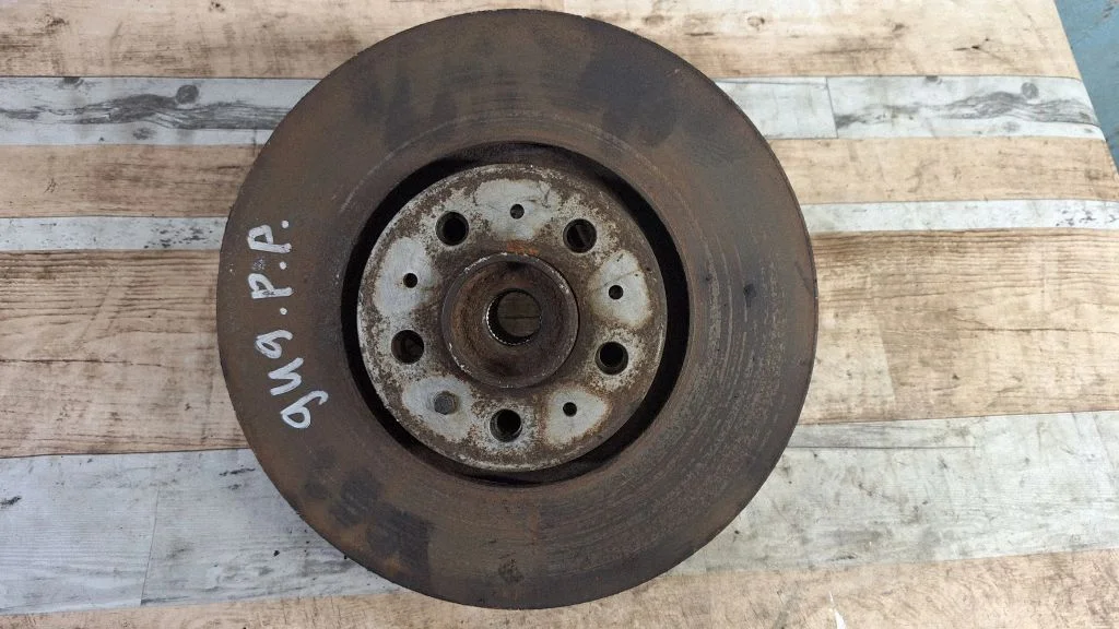 Front wheel hub – front right