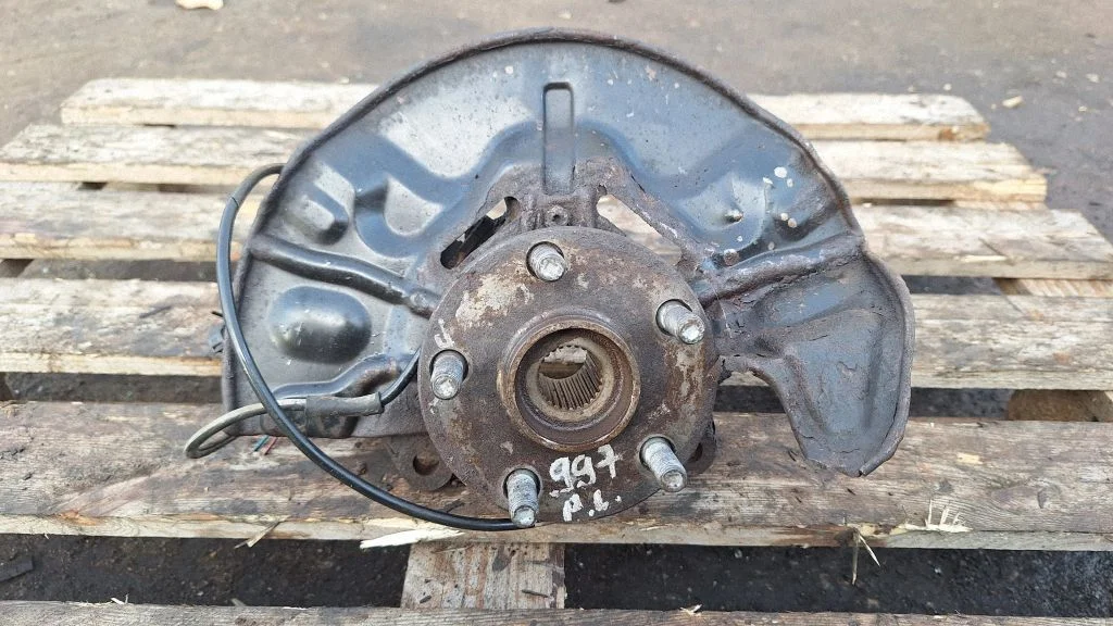 Front wheel hub – front left