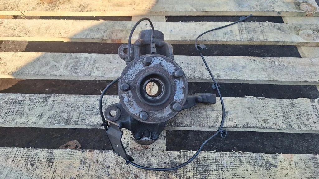 Front wheel hub – Ford Focus C-MAX (2003-2010)