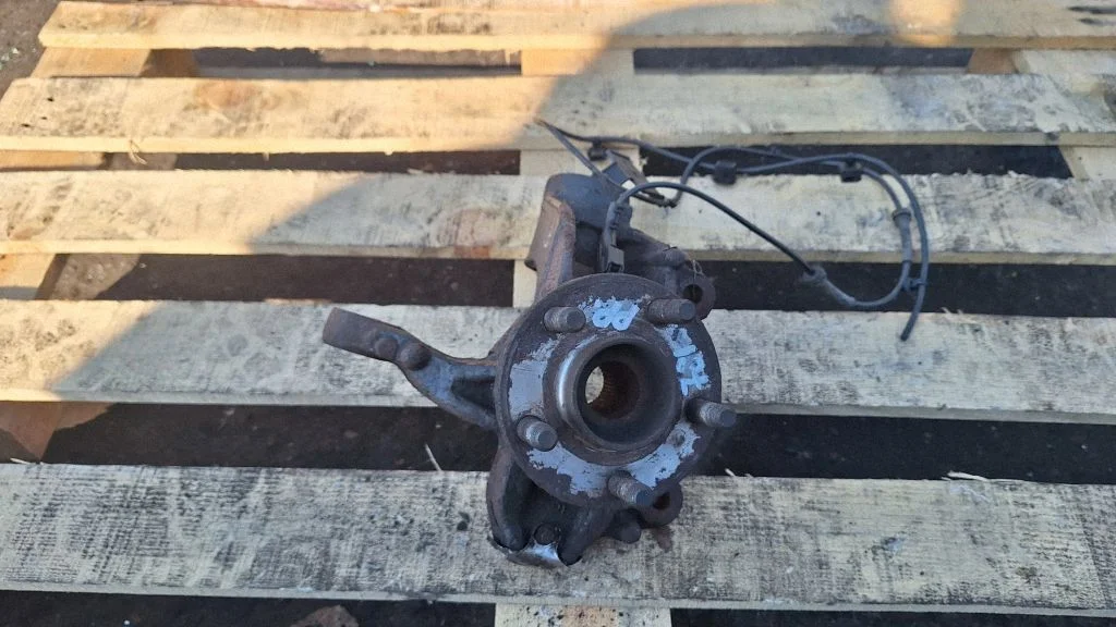 Front wheel hub – Ford Focus C-MAX (2003-2010)