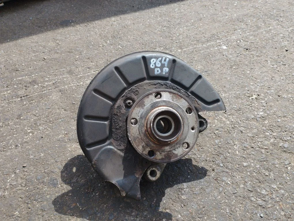 Front wheel hub – front right