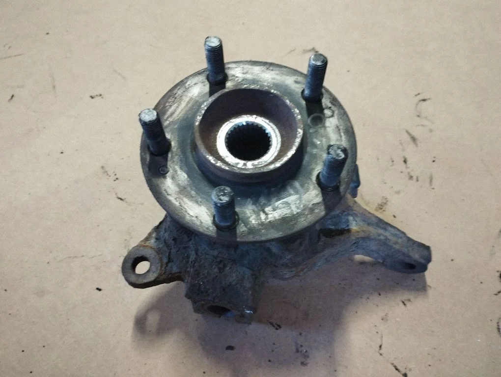 Front wheel hub – front left