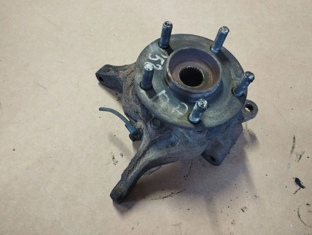 Front wheel hub – front right