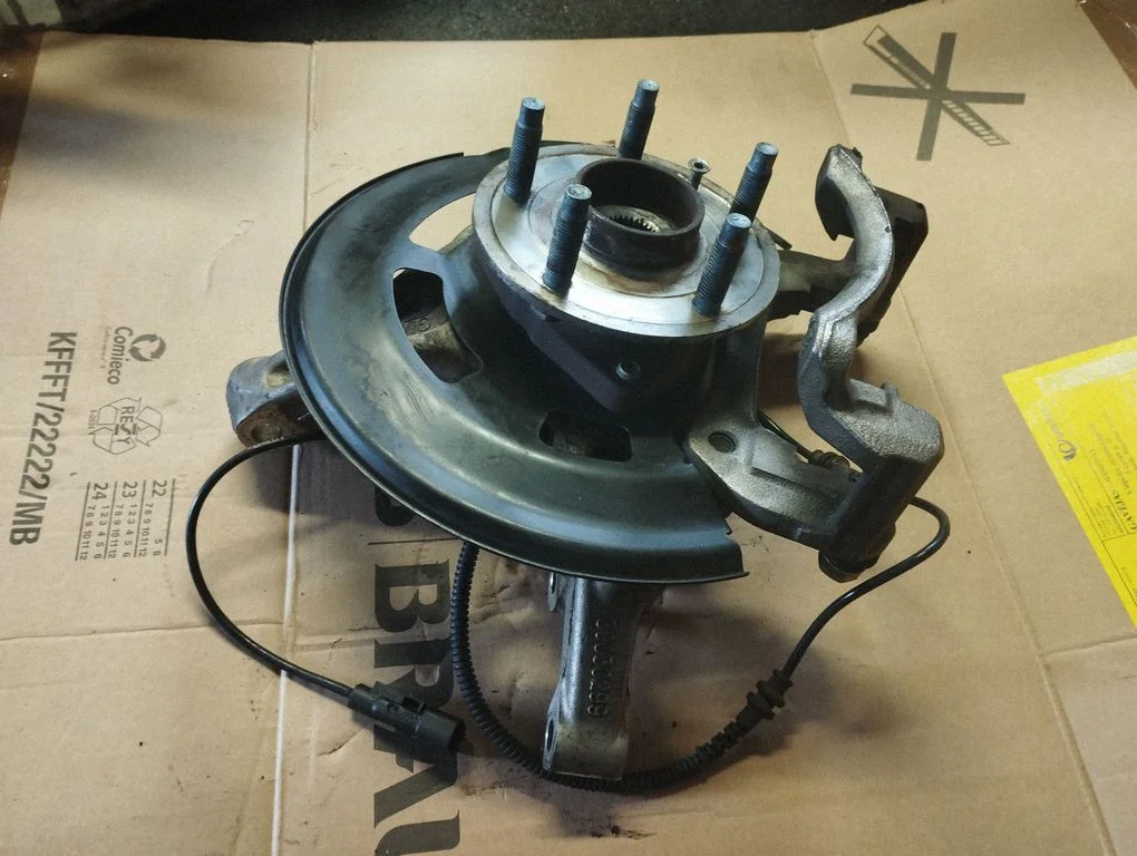 Front wheel hub 13580305
