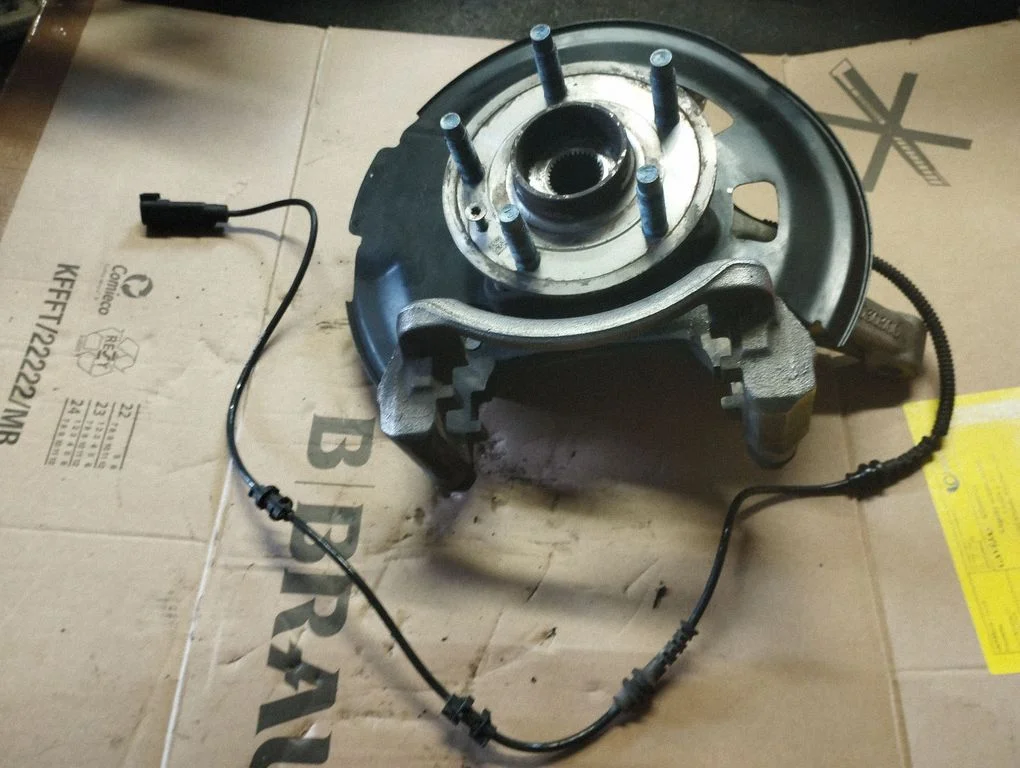 Front wheel hub 13580305