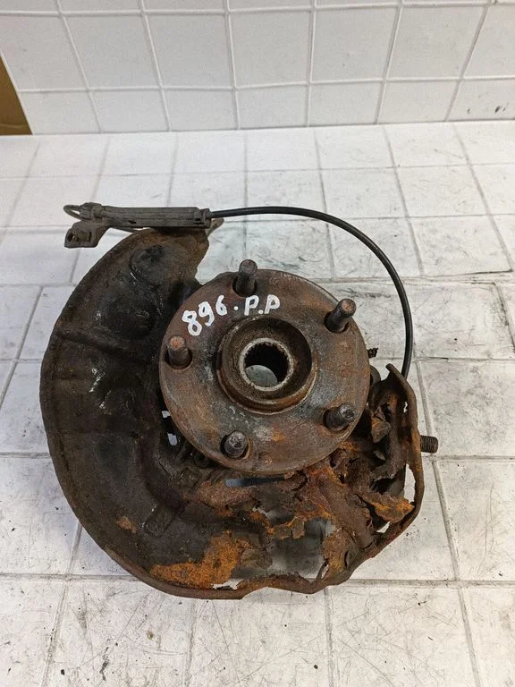 Front wheel hub – front right