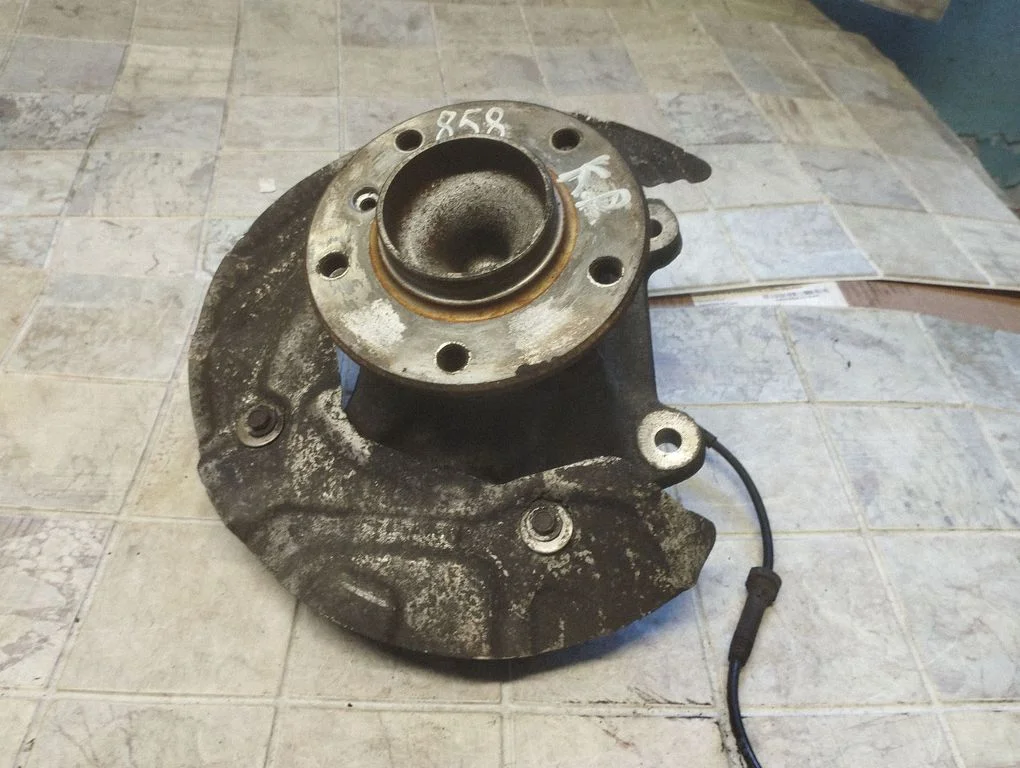 Front wheel hub 3121676444403