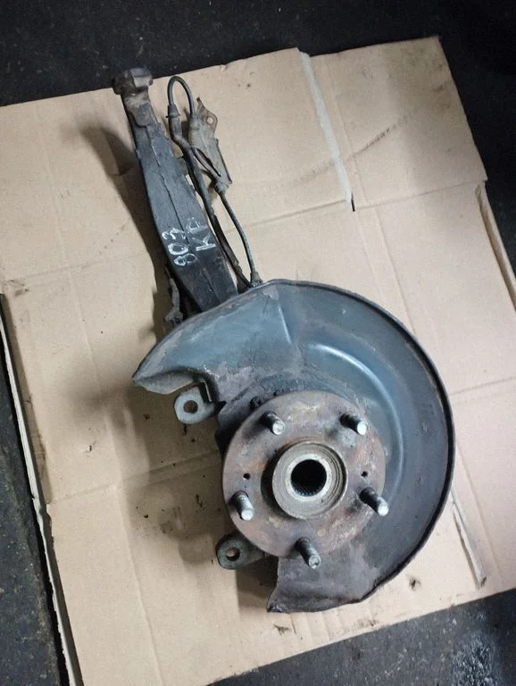 Front wheel hub – front left