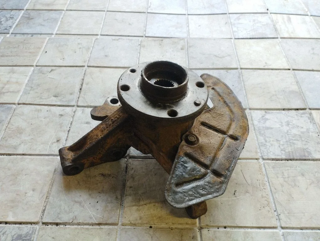 Front wheel hub – front right
