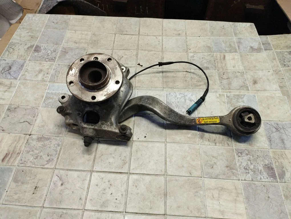Front wheel hub 6760954R