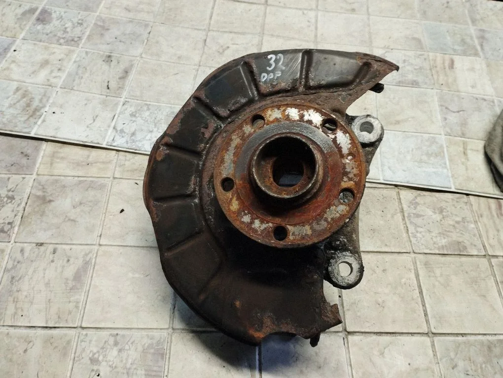 Front wheel hub – front right