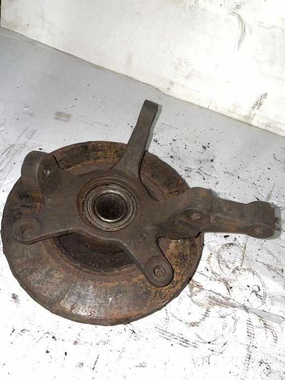 Front wheel hub – front left