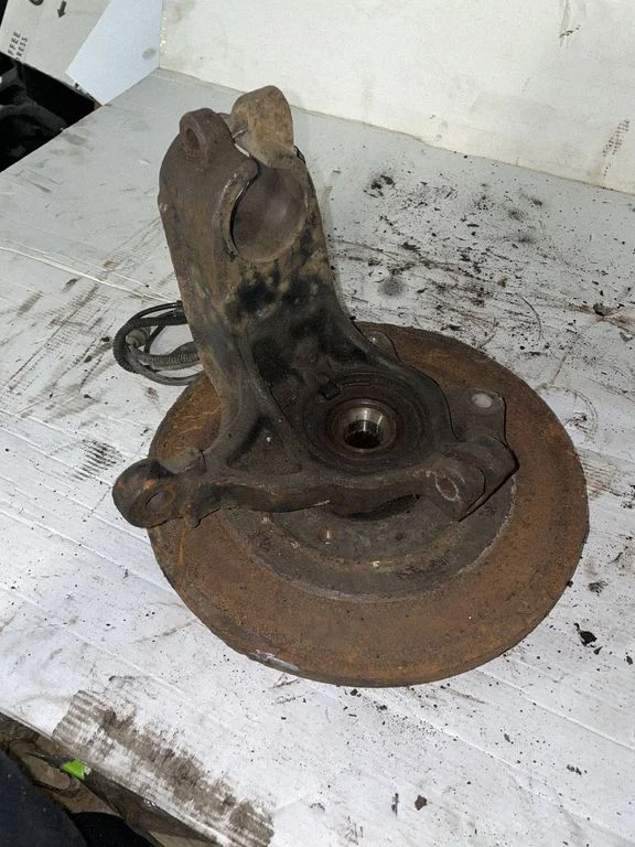 Front wheel hub – front left