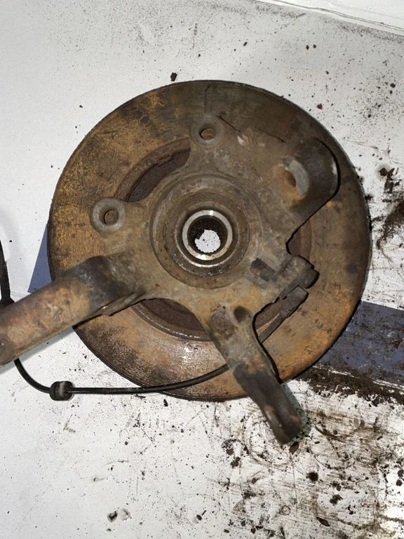 Front wheel hub – Nissan Almera N16 (2000-2010)