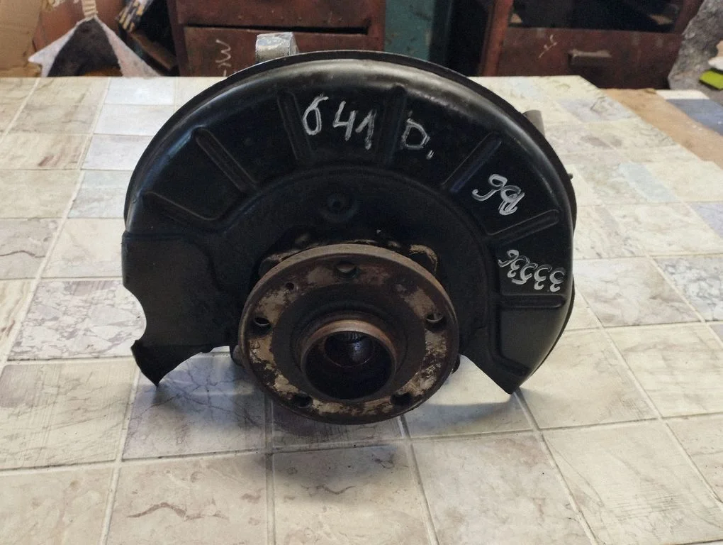 Front wheel hub VWA13