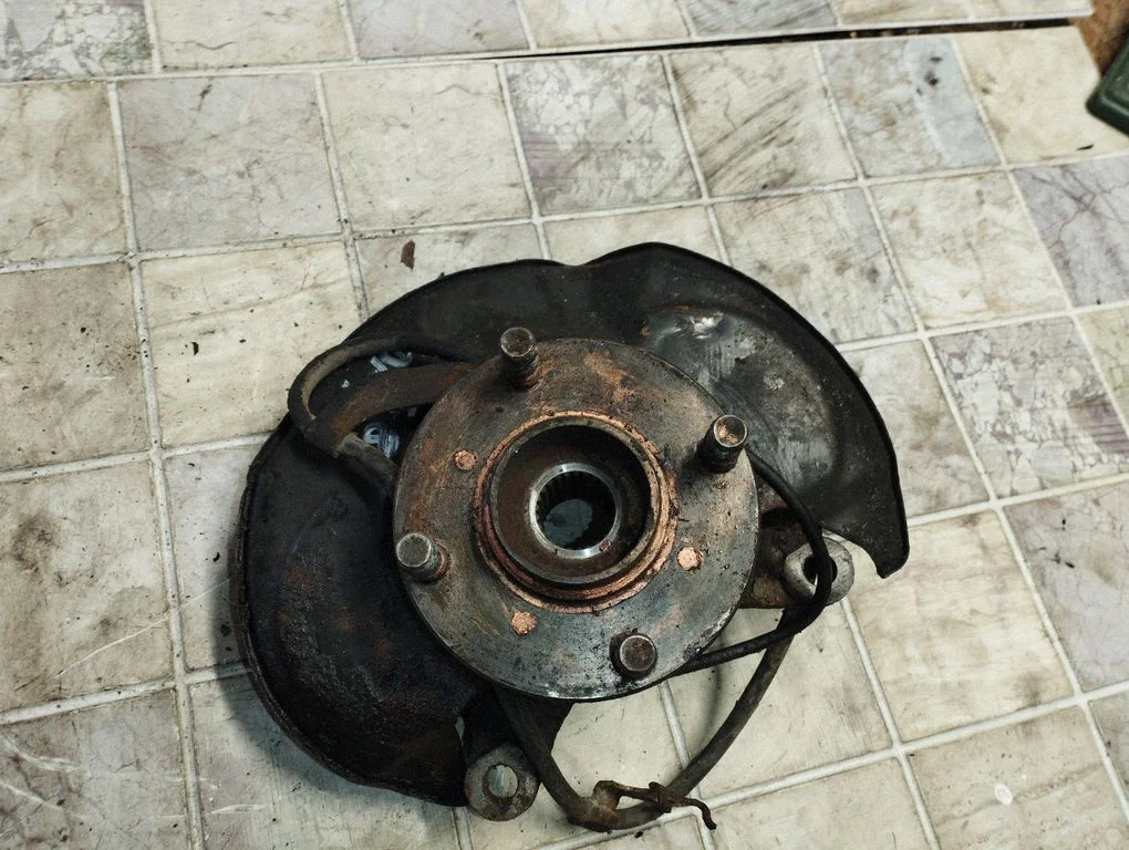 Front wheel hub – front right