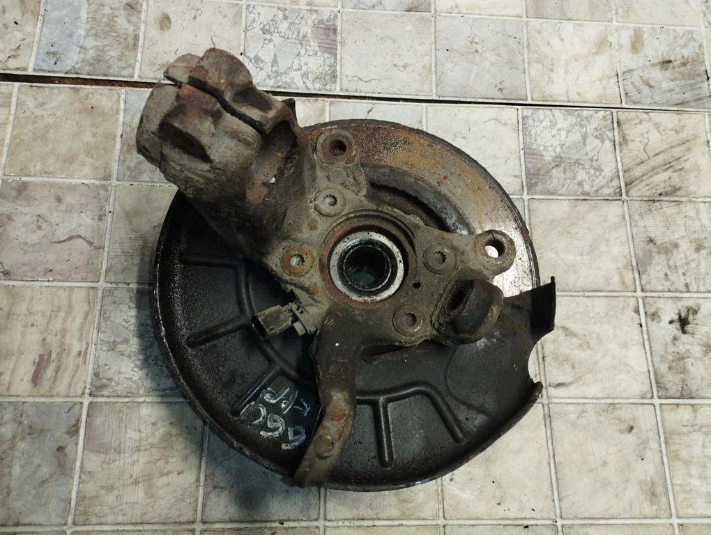 Front wheel hub – front left