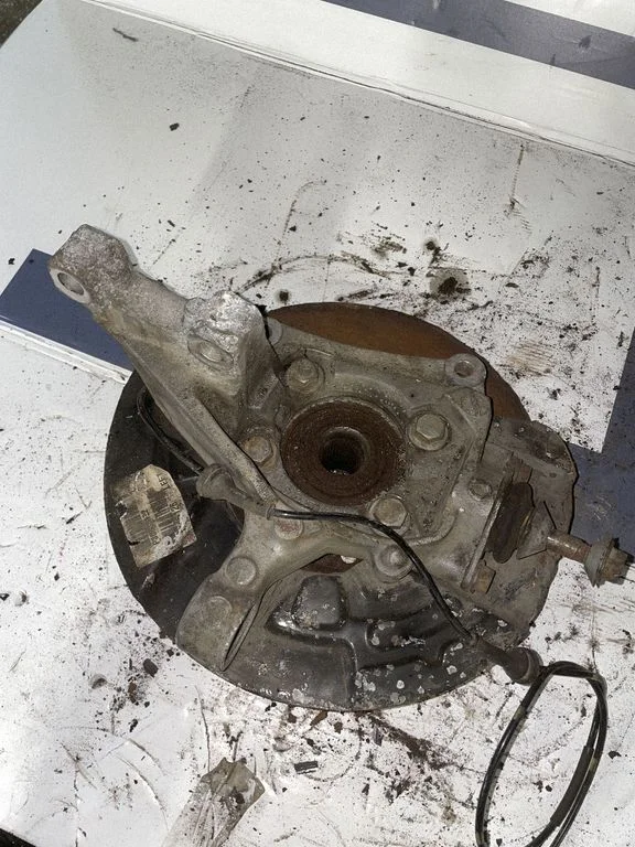Front wheel hub – Volvo S60 (2001-2004)