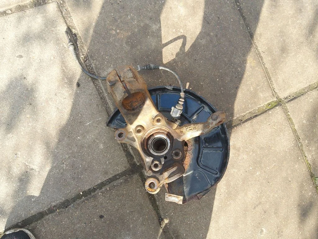 Front wheel hub – Volkswagen Tiguan (2007-2016)