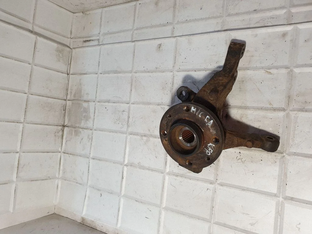Front wheel hub – front left