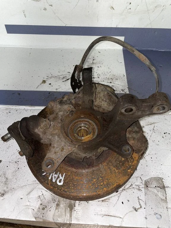 Front wheel hub – Toyota RAV 4 (XA20) (2000-2005)