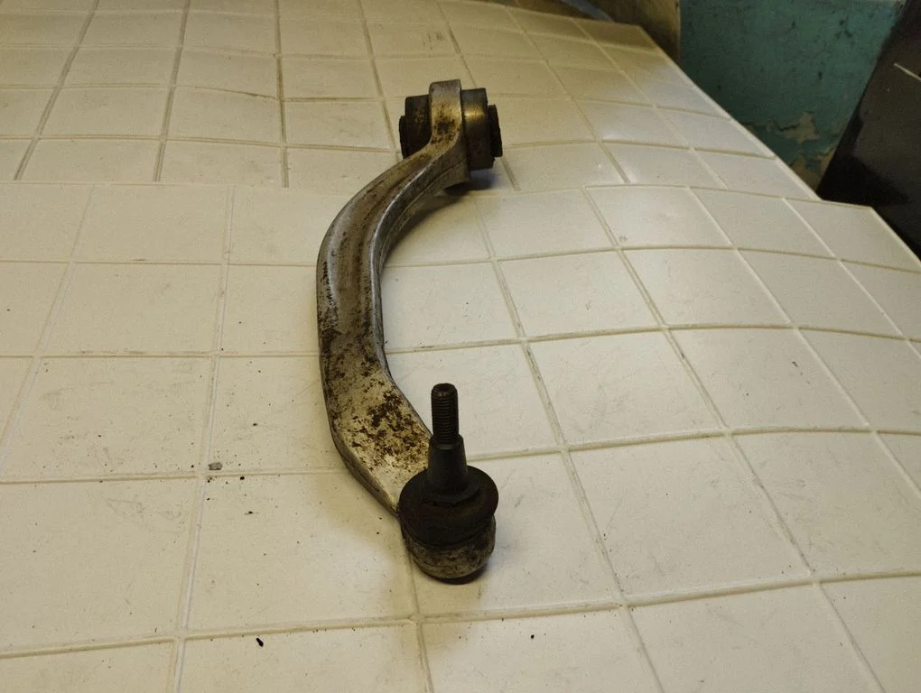 Front control arm 4D0407695J