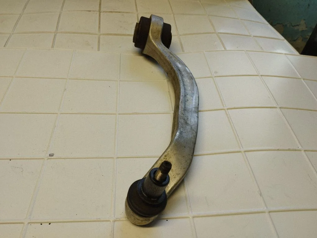 Front control arm – front right