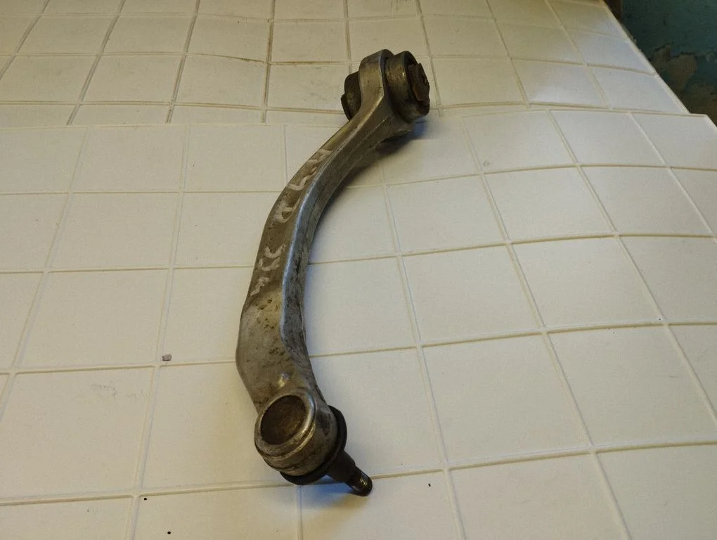 Front control arm – front right