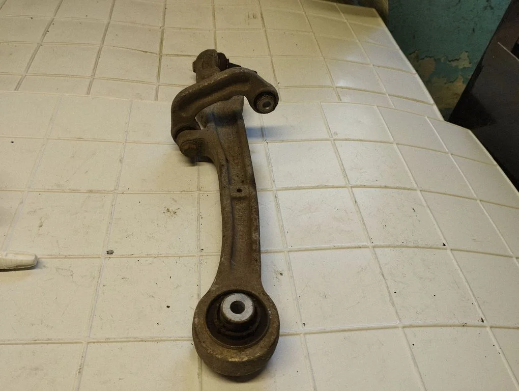 Front control arm – front right