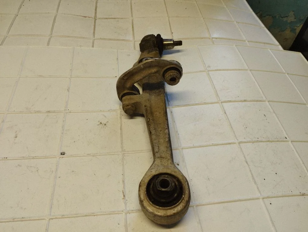 Front control arm 8D0411318D