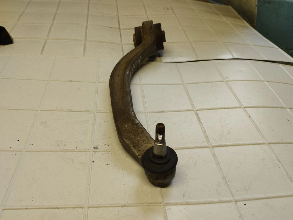 Front control arm – front left