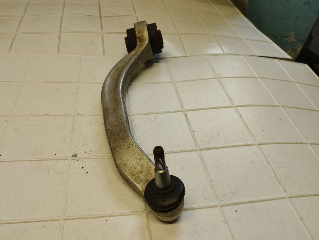Front control arm – front left