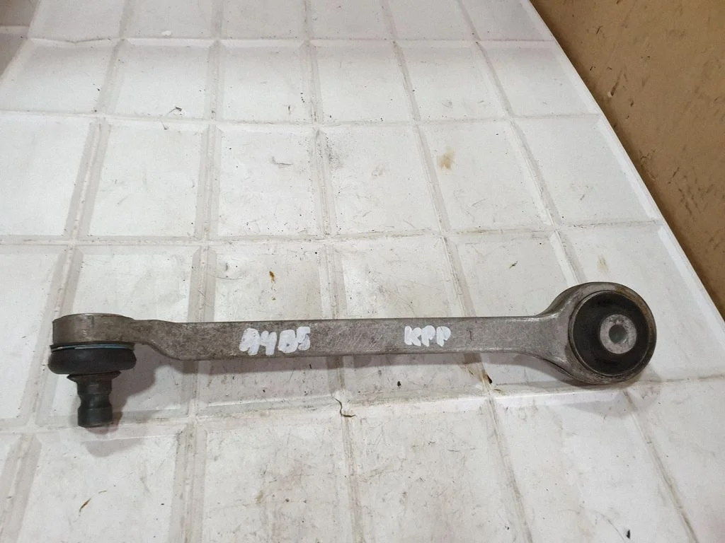 Front lower control arm/wishbone – front left