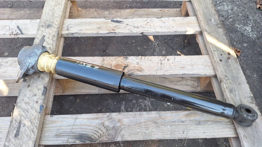 Rear shock absorber/damper