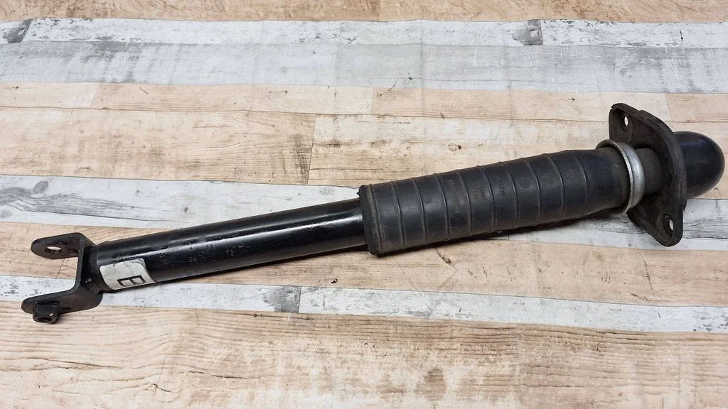 Rear shock absorber/damper 562103TA1B