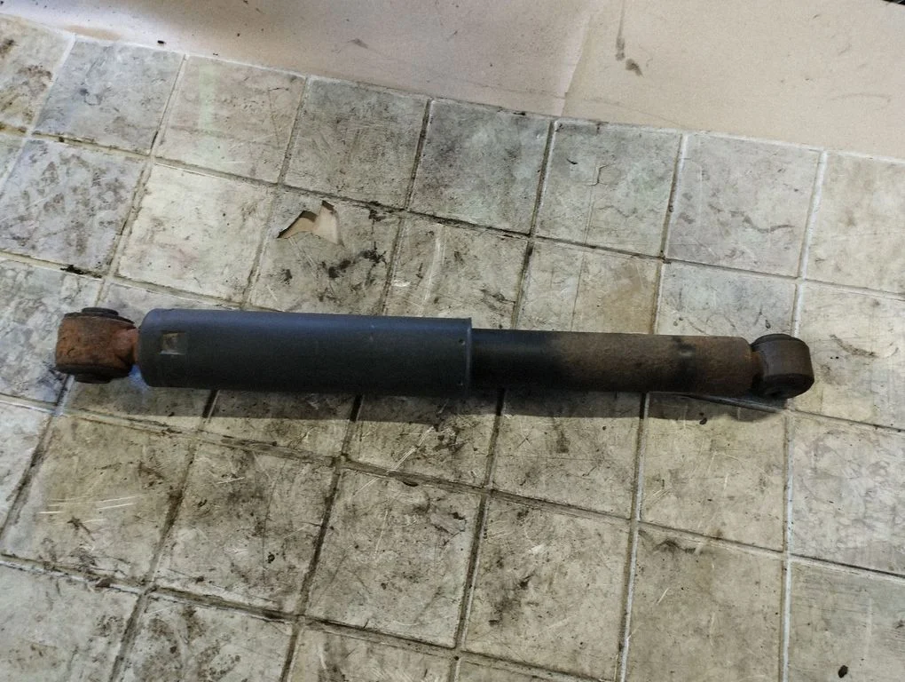 Rear shock absorber/damper